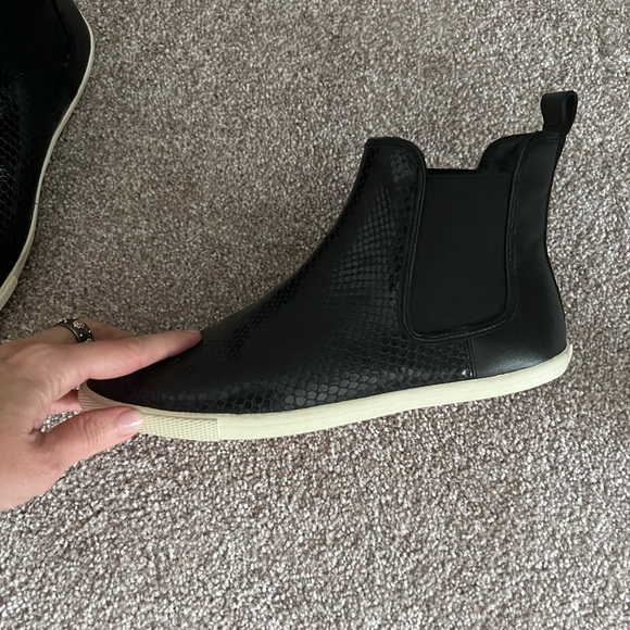 NWOB Marc Jacobs snake embossed slip on Booties. - Picture 4 of 7